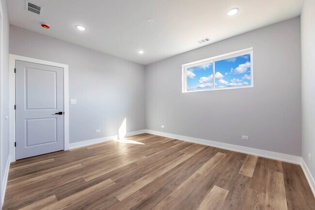 Building Photo - 5809 S Indiana Ave