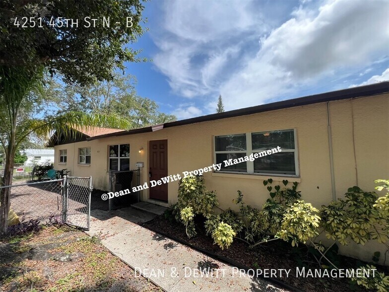 Building Photo - 2 Bed/1 Bath - Unit B