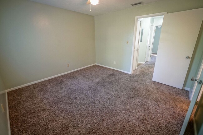 Building Photo - 2304 Hartsfield Ct