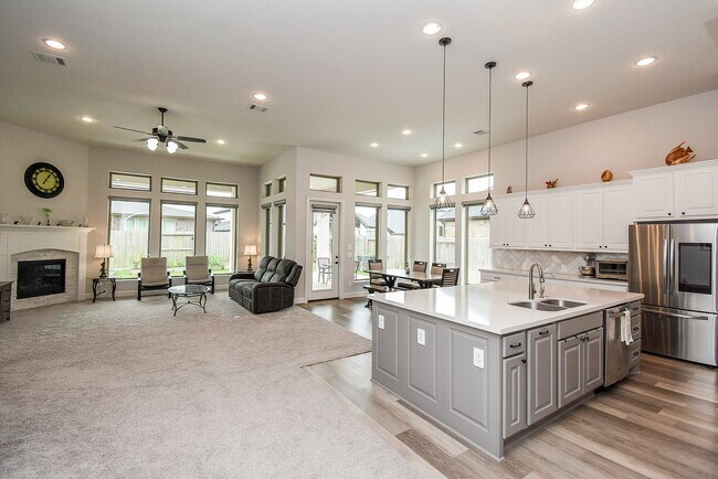 Building Photo - 28903 Creekside Bend Dr