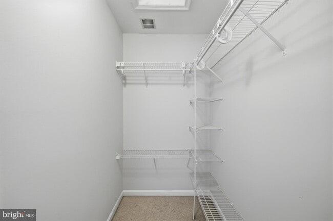 Building Photo - 45570 Trestle Terrace