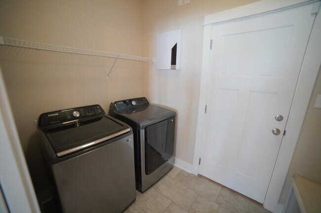 Building Photo - 2781 Julieanna Ln