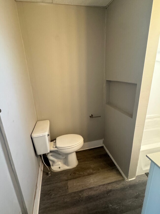 Building Photo - 1410 Meadow St