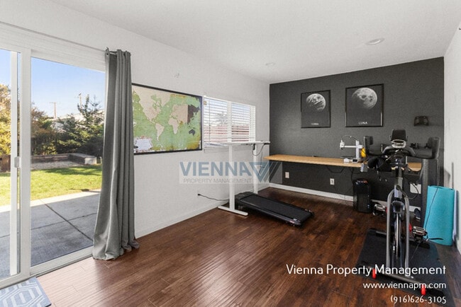 Building Photo - 108 Ash St