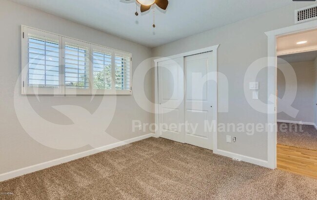 Building Photo - 2502 E Sahuaro Dr