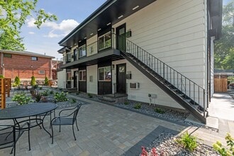 Building Photo - Move in Ready in Midtown!