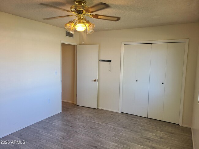 Building Photo - 10321 W Deanne Dr