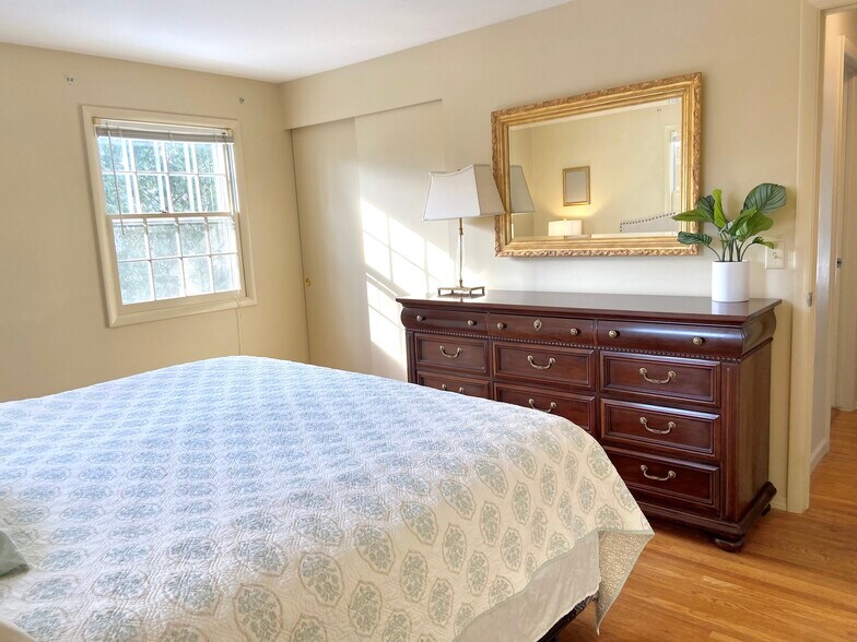 Building Photo - 8 Buchanan Rd