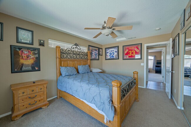 Building Photo - 2121 Desert Lakes Dr