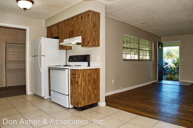Building Photo - 2 br, 1 bath House - 760 E. Magnolia Avenue