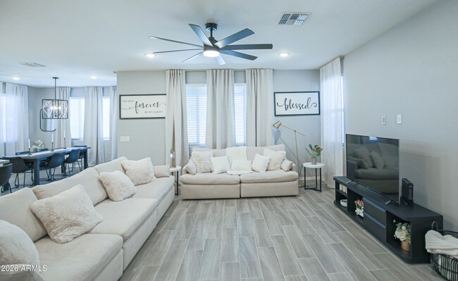 Building Photo - 8820 W Lamar Rd