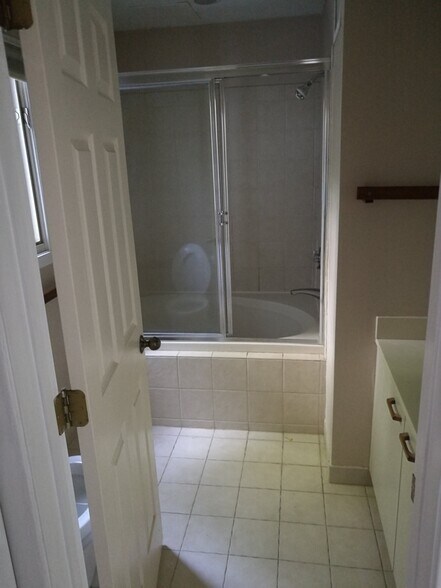 Building Photo - 1 Common Dr