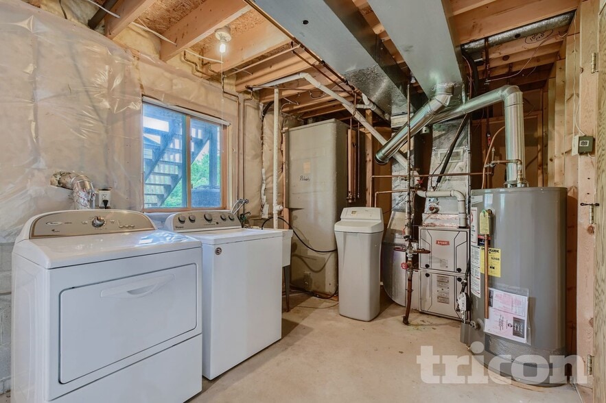 Building Photo - 11051 Quebec Ave N