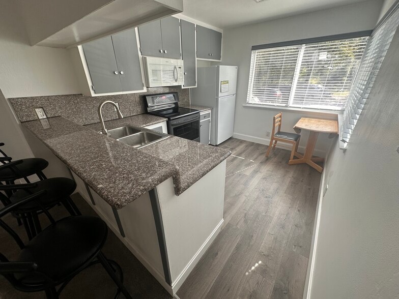 Building Photo - 995 Paulson Ct