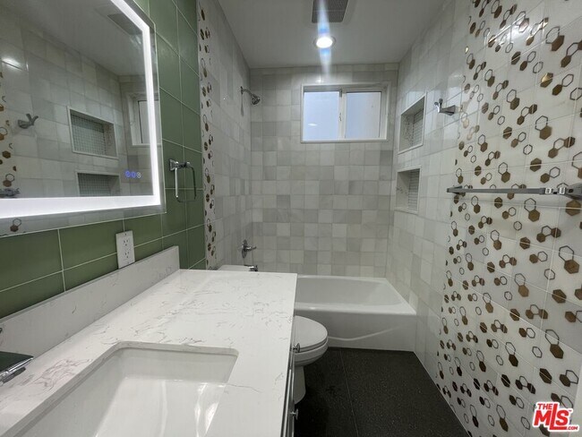 Building Photo - 1126 N Formosa Ave