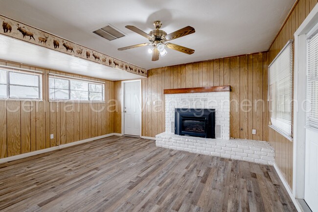 Building Photo - 3 Bedroom/1 Bath Home - $1895 per month!