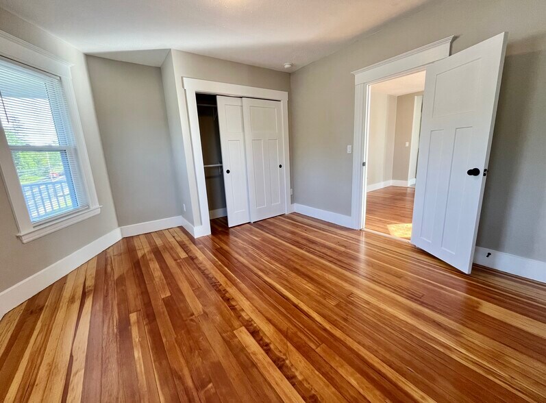 Building Photo - 86 Grove St