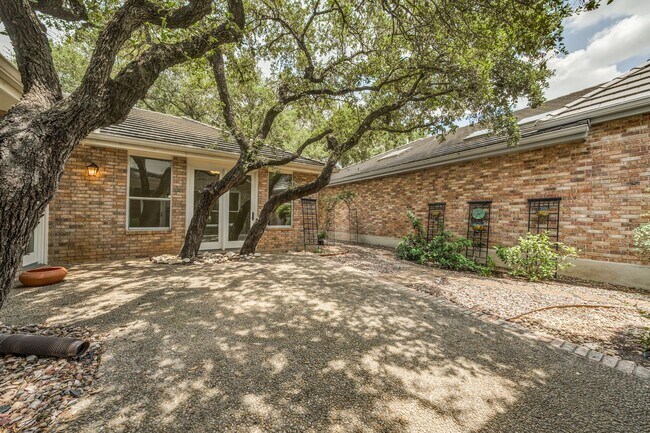 Building Photo - LINCOLN HEIGHTS 3-BEDROOM