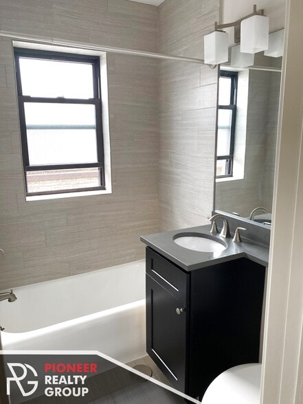 Building Photo - 2423 N Kedzie Blvd