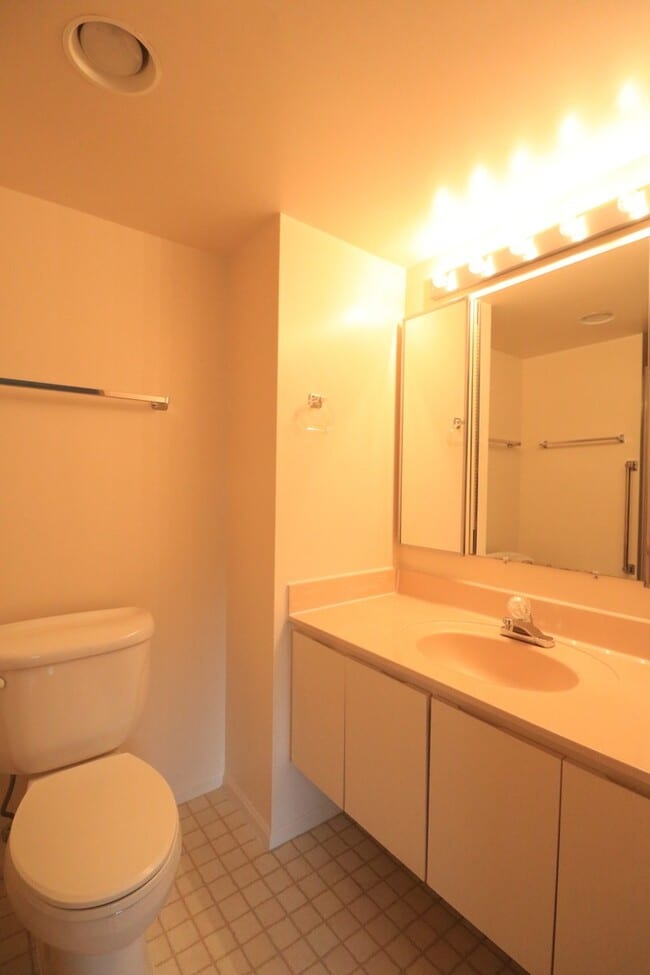 Building Photo - 15107 Interlachen Dr