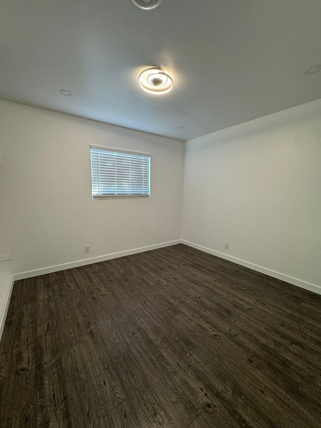 Building Photo - 317 Tennyson Rd