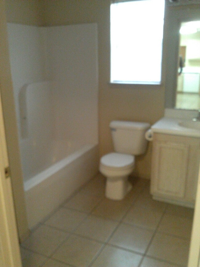 Building Photo - 182-184 Southwinds Drive