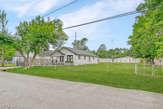 Building Photo - 7119 Farnsworth St