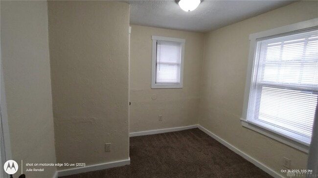 Building Photo - 2609 Lynhurst Ave