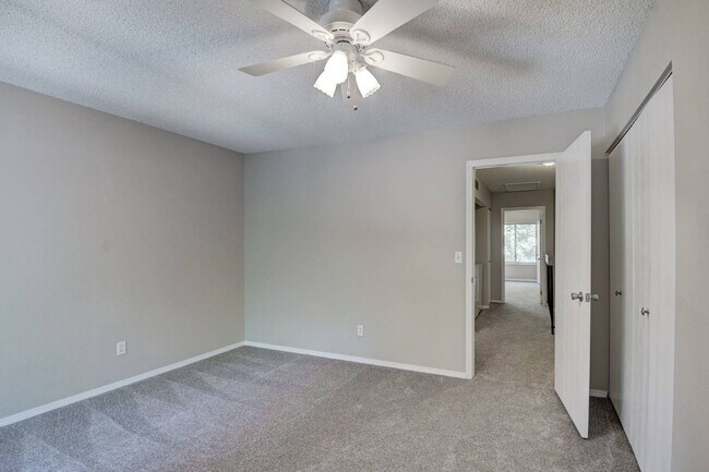 Building Photo - $2,025 - 2 Bed, 2.5 Bath Unit in Lakewood with In-Unit Laundry!