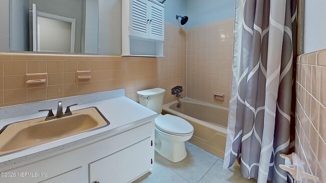 Building Photo - 1301 Kings Rd