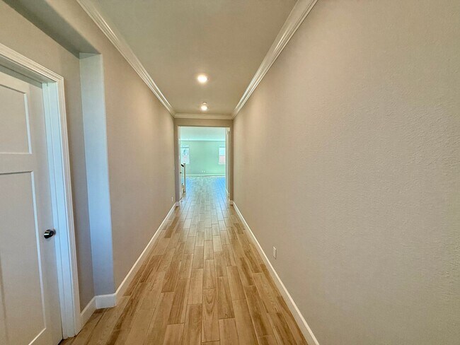 Building Photo - 1561 Osborn Dr