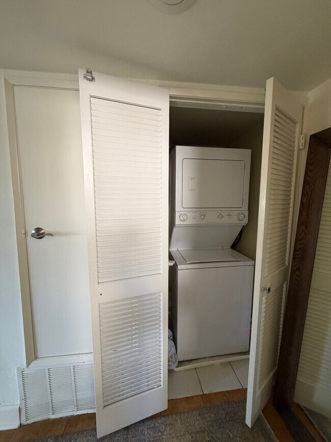 Building Photo - Hollywood Luxury 2 Bed Condo!