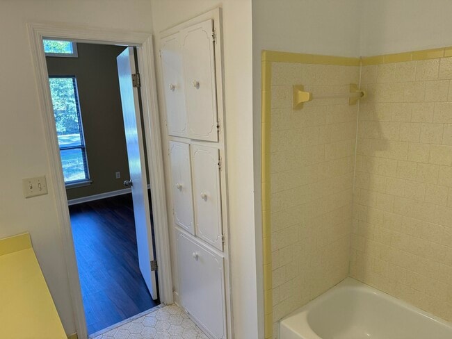 Building Photo - 3326 Quaker Springs Rd