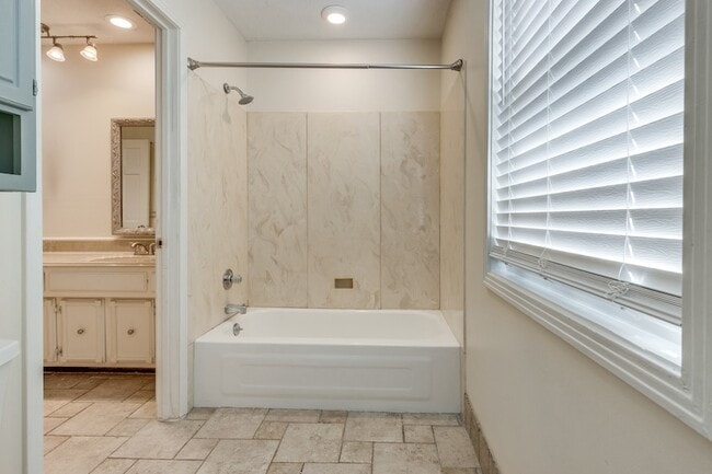 Building Photo - 1316 Rivermont Dr