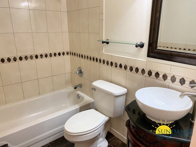 Building Photo - Stunning 5 Bedroom Home in Robledal Estates