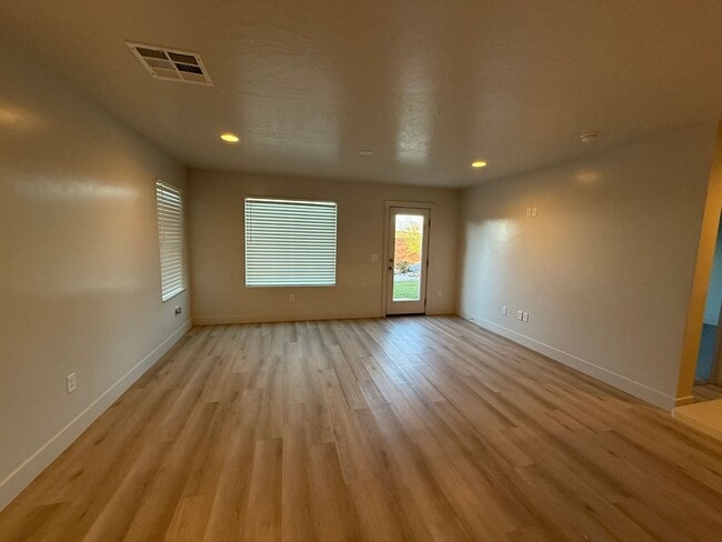 Building Photo - Single Family Home in Desert Canyons - Dogs Allowed