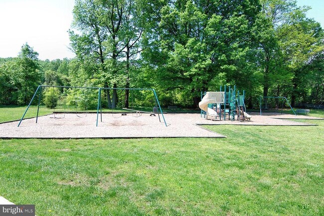 Building Photo - 6631 Wakefield Dr