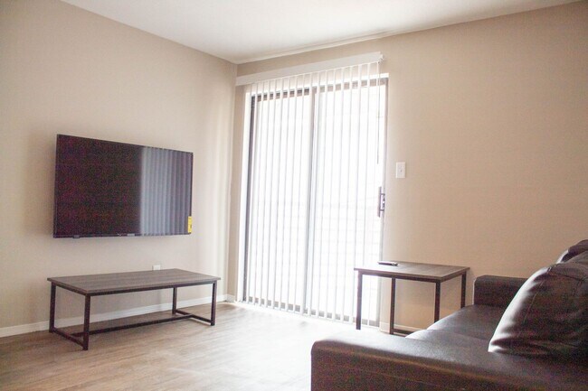 Interior Photo - 57 E Chalmers St