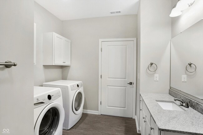 Building Photo - 1915 Chambers Dr