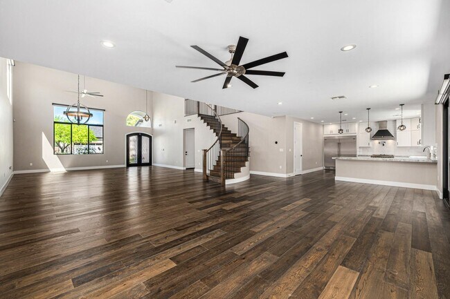 Building Photo - 3821 E Devonshire Ave