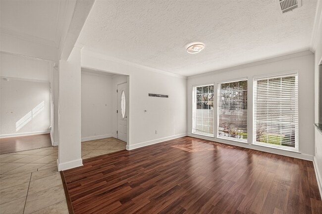 Building Photo - 11414 Meadow Lake Dr