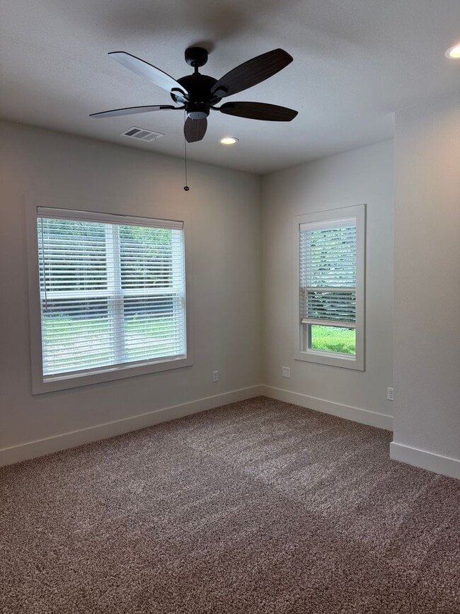 Building Photo - 1412 Magnolia Dr