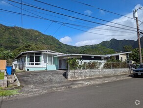 Building Photo - Vintage Upper Manoa 3 bed 2.5 Bath home