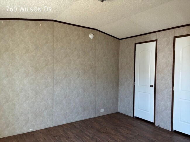 Building Photo - 760 Wilson Dr
