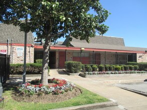 The Cleme Manor Welcome Center - Cleme Manor