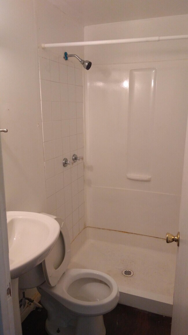 Building Photo - 1618 Dewey Ave