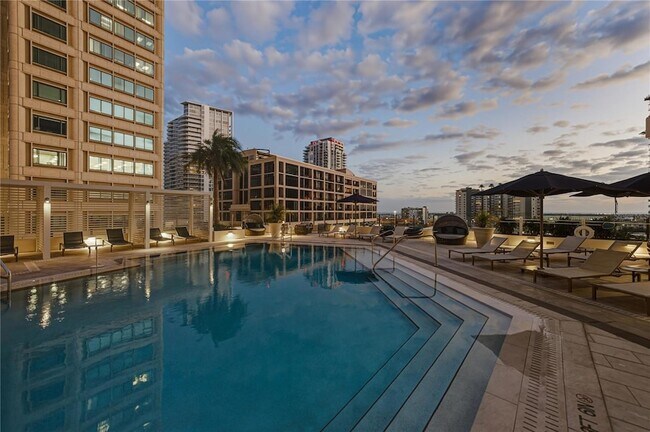 Building Photo - 275 1st Ave S