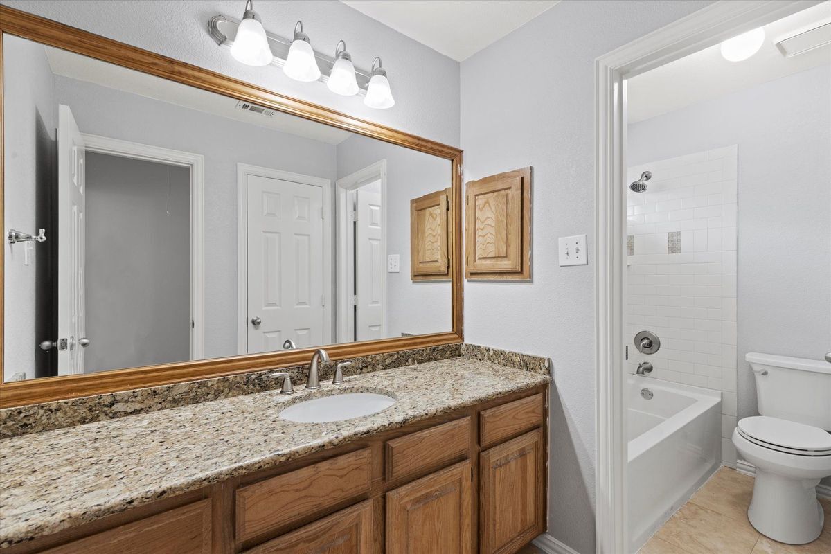 Building Photo - 892 Brentwood Dr