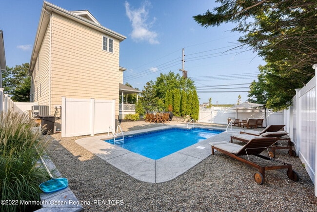 Building Photo - 322 Broadway