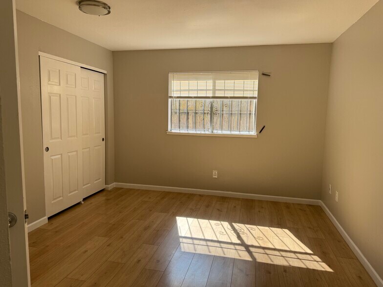 Building Photo - 9437 Fox Creek Dr